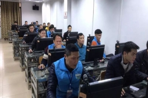 積極推進(jìn)網(wǎng)約車(chē)行業(yè)合規(guī)化進(jìn)程，率先實(shí)現(xiàn)“三證合一”