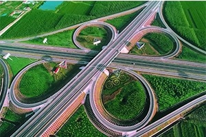 高速公路上如何安全行駛？看完這些指南讓你心不慌