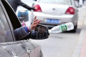 開車時這個小動作要當(dāng)心！雖然不起眼但后果很嚴(yán)重！