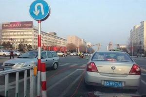 車主請注意！路口不要這樣轉(zhuǎn)彎，一旦被發(fā)現(xiàn)，扣8分罰500元